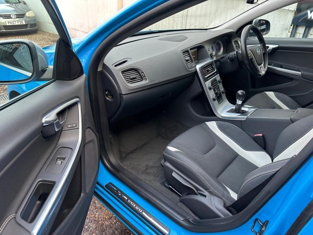 VOLVO V60 2.0 D4 R-Design Lux Nav Euro 5 (s/s) 5dr 2013