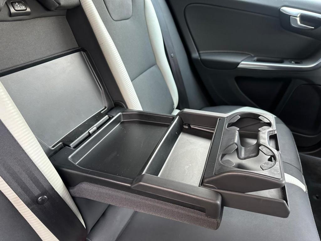 VOLVO V60 2.0 D4 R-Design Lux Nav Euro 5 (s/s) 5dr 2013