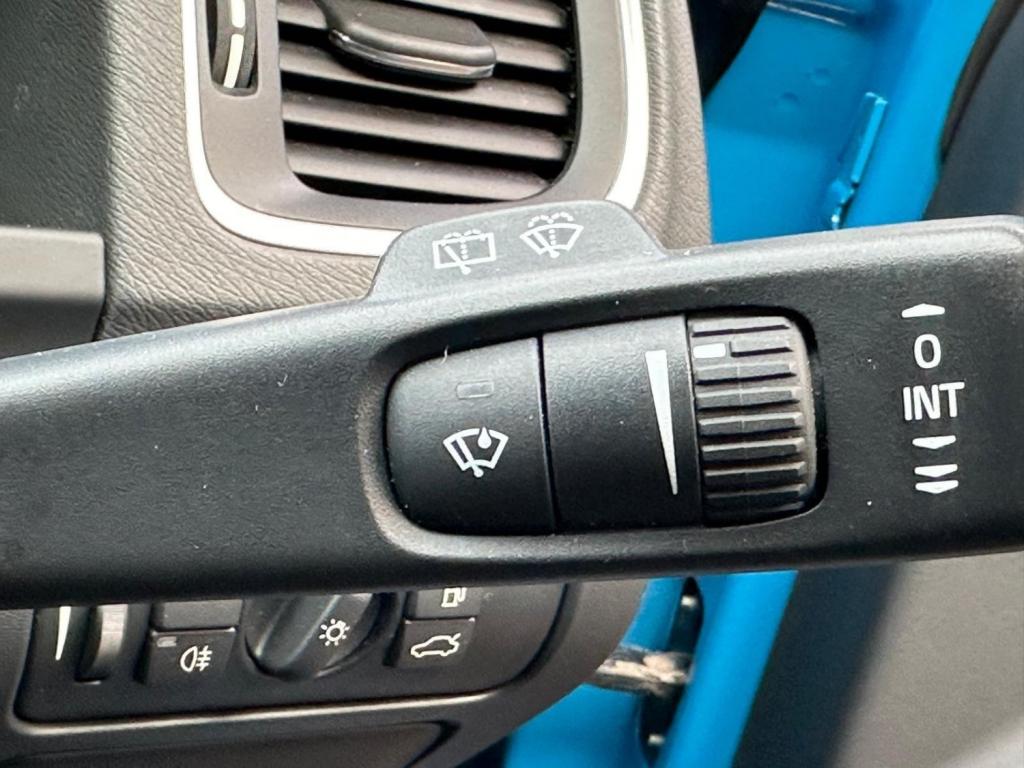 VOLVO V60 2.0 D4 R-Design Lux Nav Euro 5 (s/s) 5dr 2013