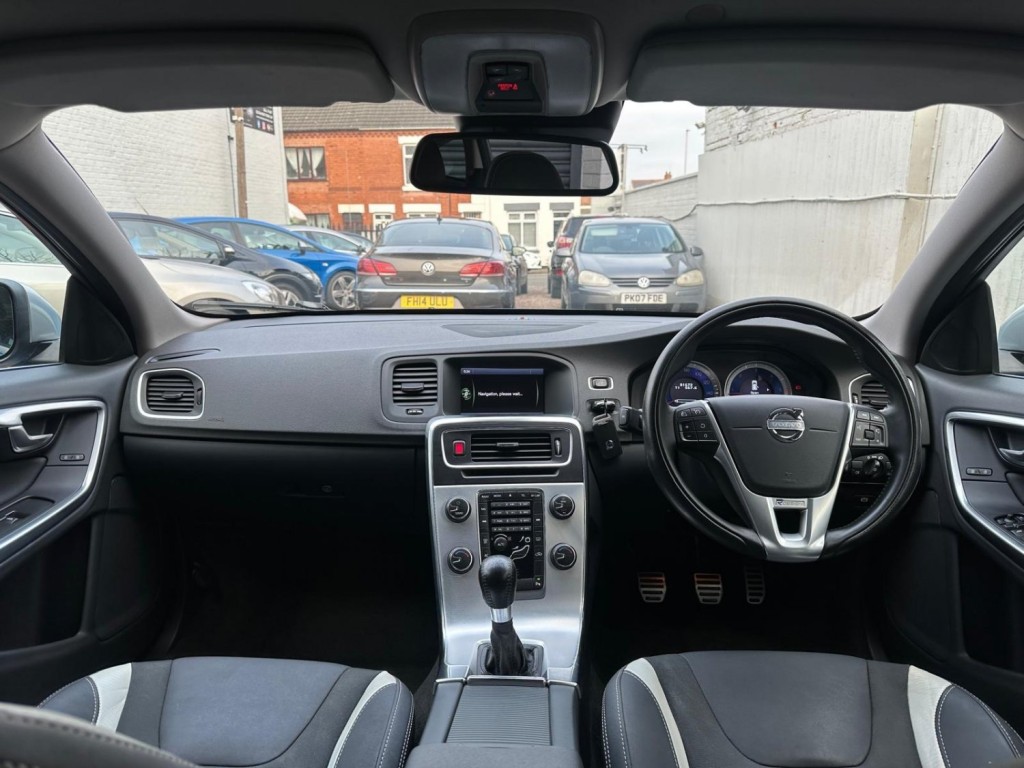 VOLVO V60 2.0 D4 R-Design Lux Nav Euro 5 (s/s) 5dr 2013