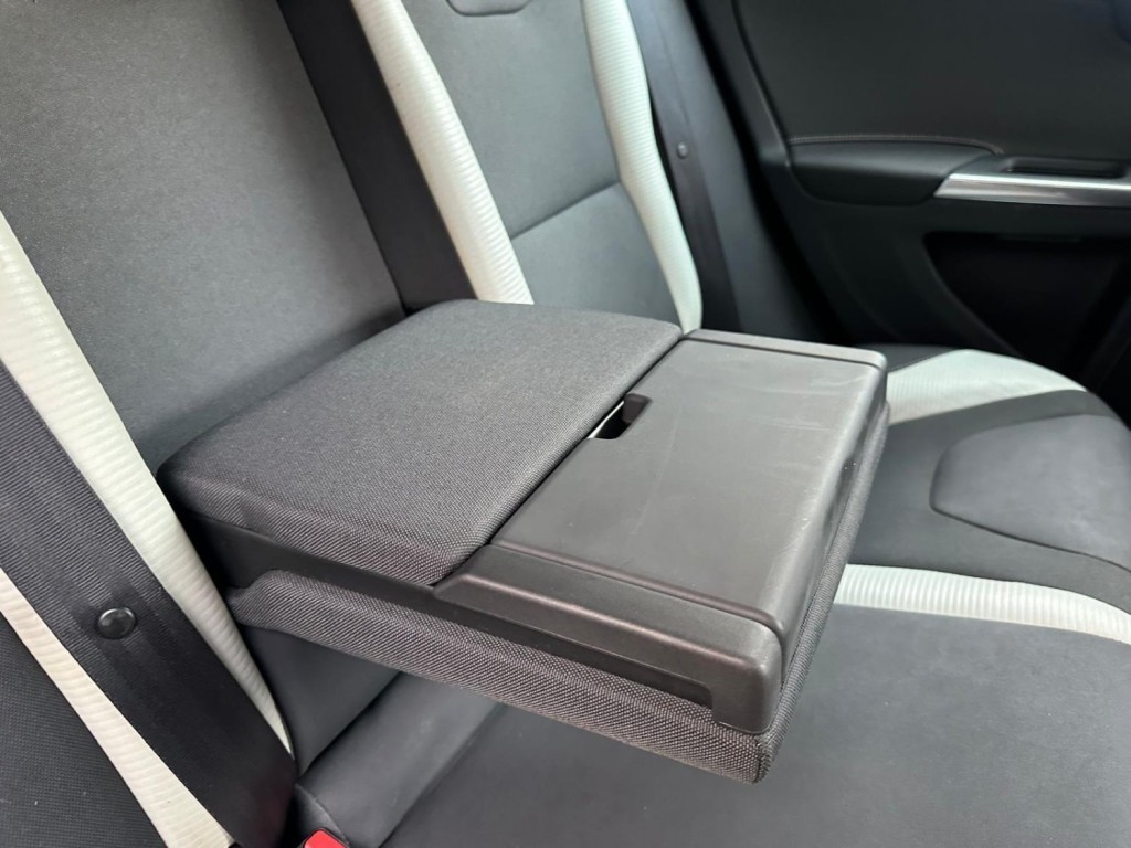 VOLVO V60 2.0 D4 R-Design Lux Nav Euro 5 (s/s) 5dr 2013