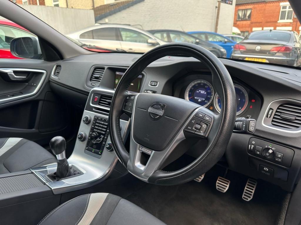 VOLVO V60 2.0 D4 R-Design Lux Nav Euro 5 (s/s) 5dr 2013