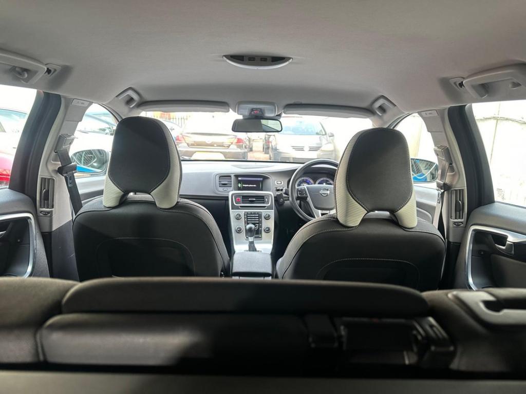 VOLVO V60 2.0 D4 R-Design Lux Nav Euro 5 (s/s) 5dr 2013