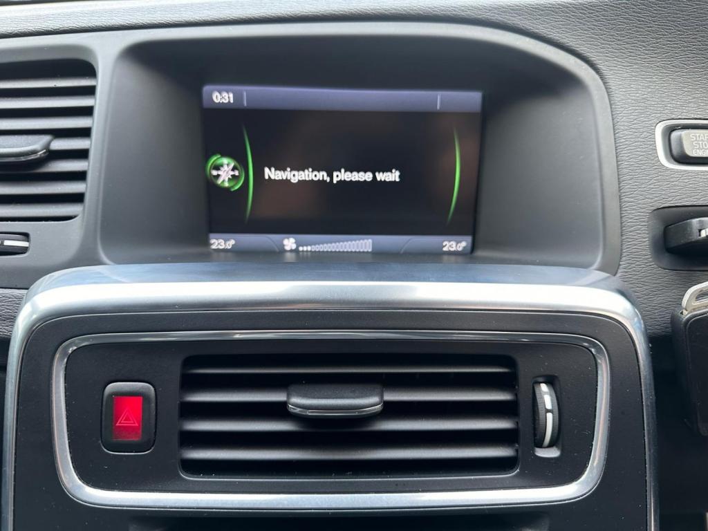 VOLVO V60 2.0 D4 R-Design Lux Nav Euro 5 (s/s) 5dr 2013