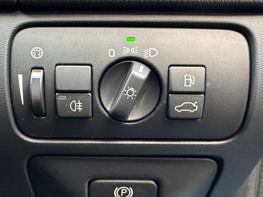 VOLVO V60 2.0 D4 R-Design Lux Nav Euro 5 (s/s) 5dr 2013