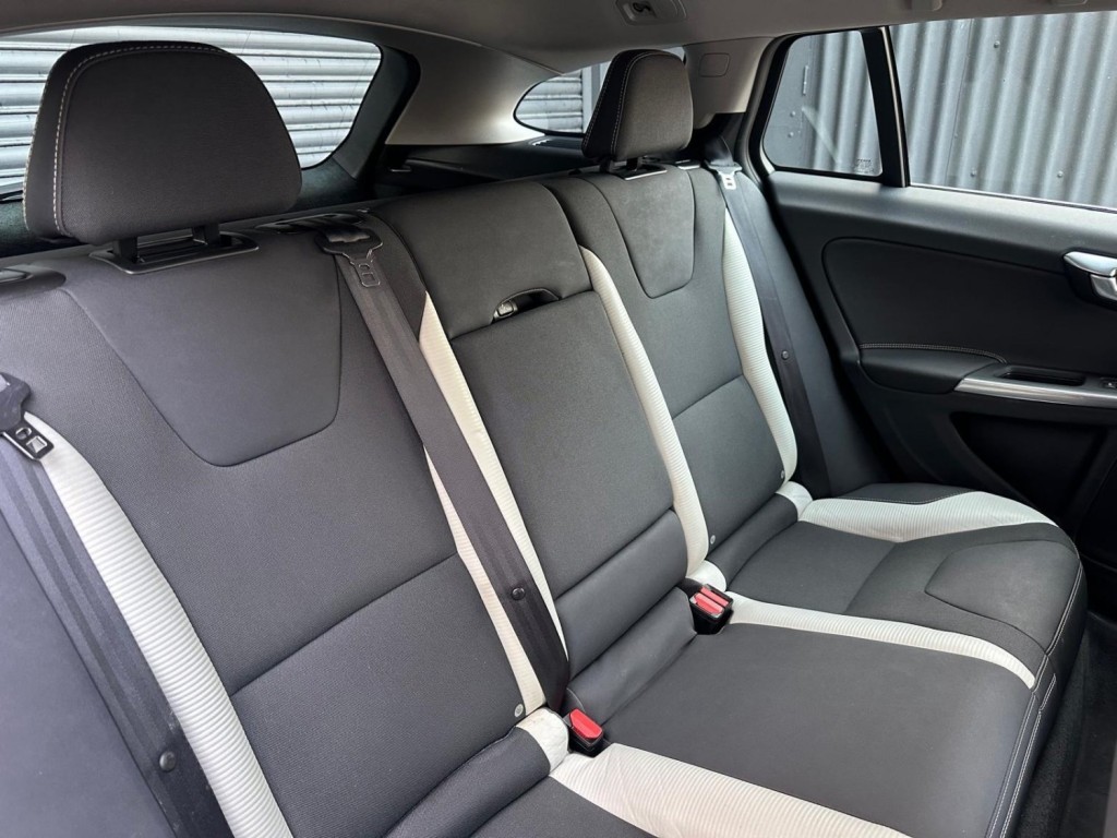 VOLVO V60 2.0 D4 R-Design Lux Nav Euro 5 (s/s) 5dr 2013