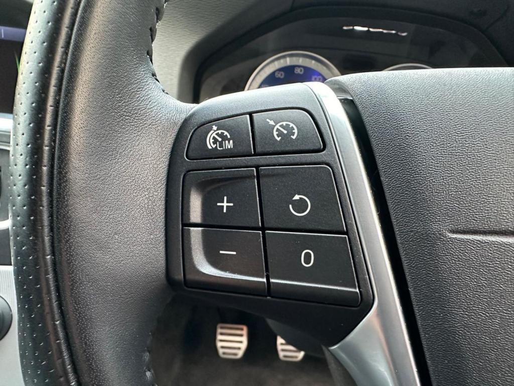 VOLVO V60 2.0 D4 R-Design Lux Nav Euro 5 (s/s) 5dr 2013