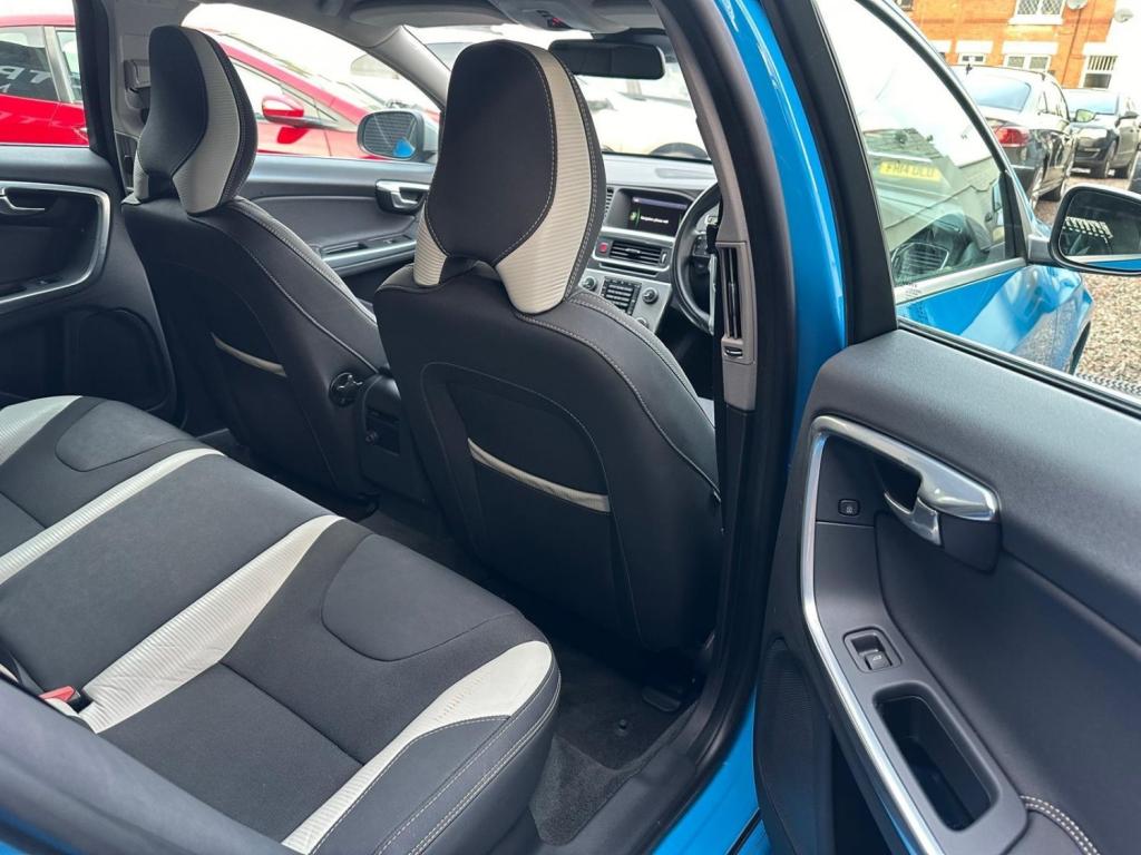 VOLVO V60 2.0 D4 R-Design Lux Nav Euro 5 (s/s) 5dr 2013