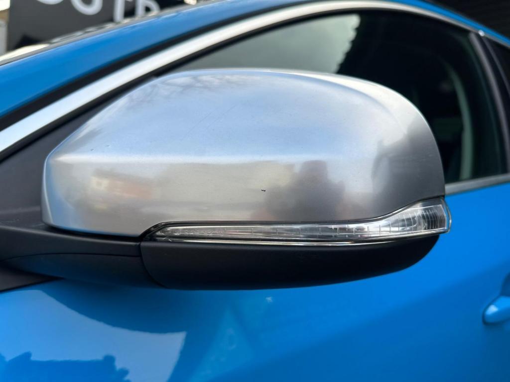 VOLVO V60 2.0 D4 R-Design Lux Nav Euro 5 (s/s) 5dr 2013