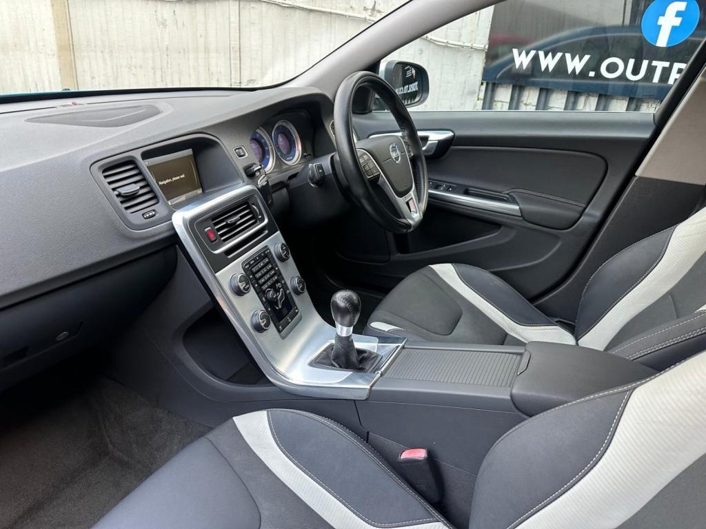 VOLVO V60 2.0 D4 R-Design Lux Nav Euro 5 (s/s) 5dr 2013