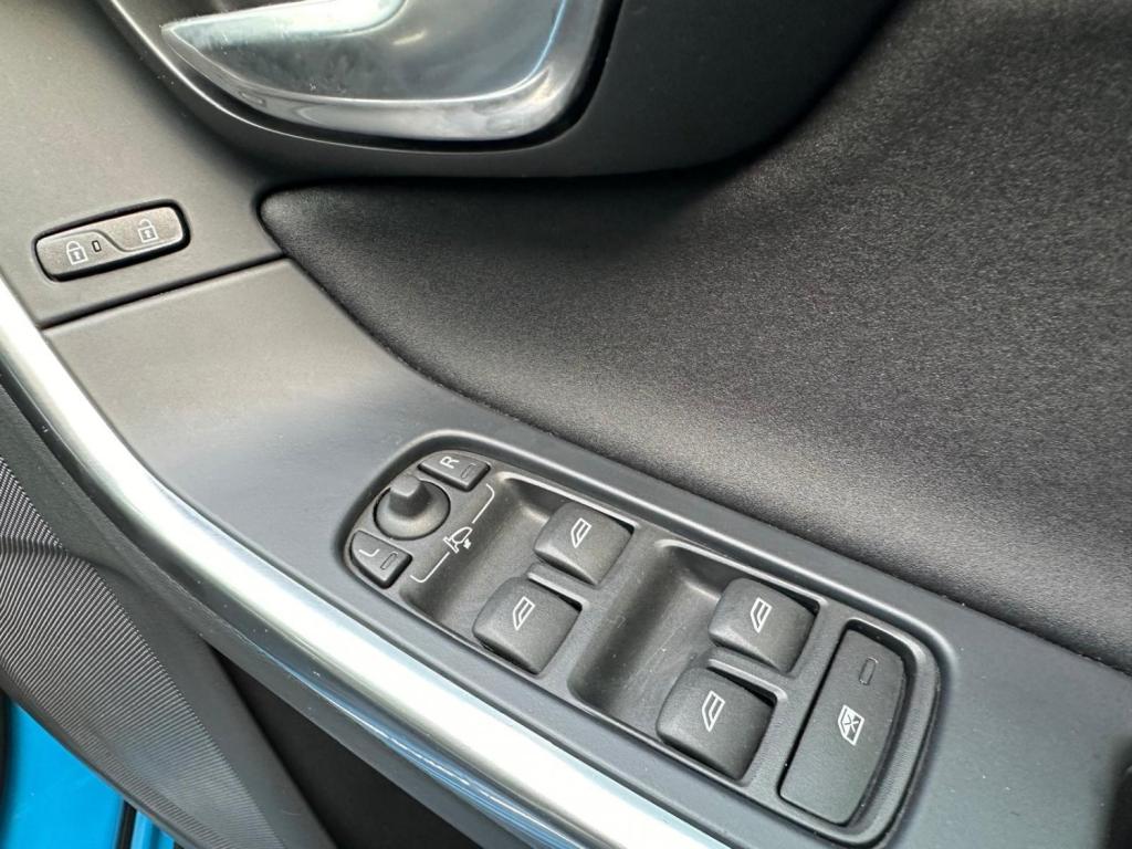 VOLVO V60 2.0 D4 R-Design Lux Nav Euro 5 (s/s) 5dr 2013