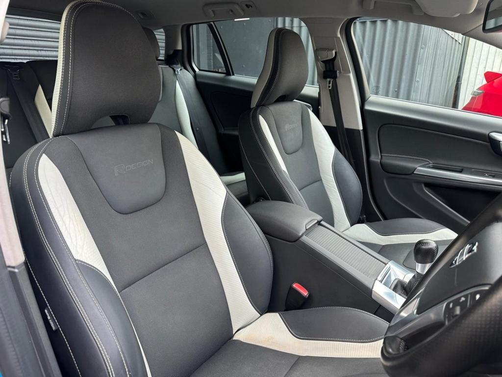 VOLVO V60 2.0 D4 R-Design Lux Nav Euro 5 (s/s) 5dr 2013