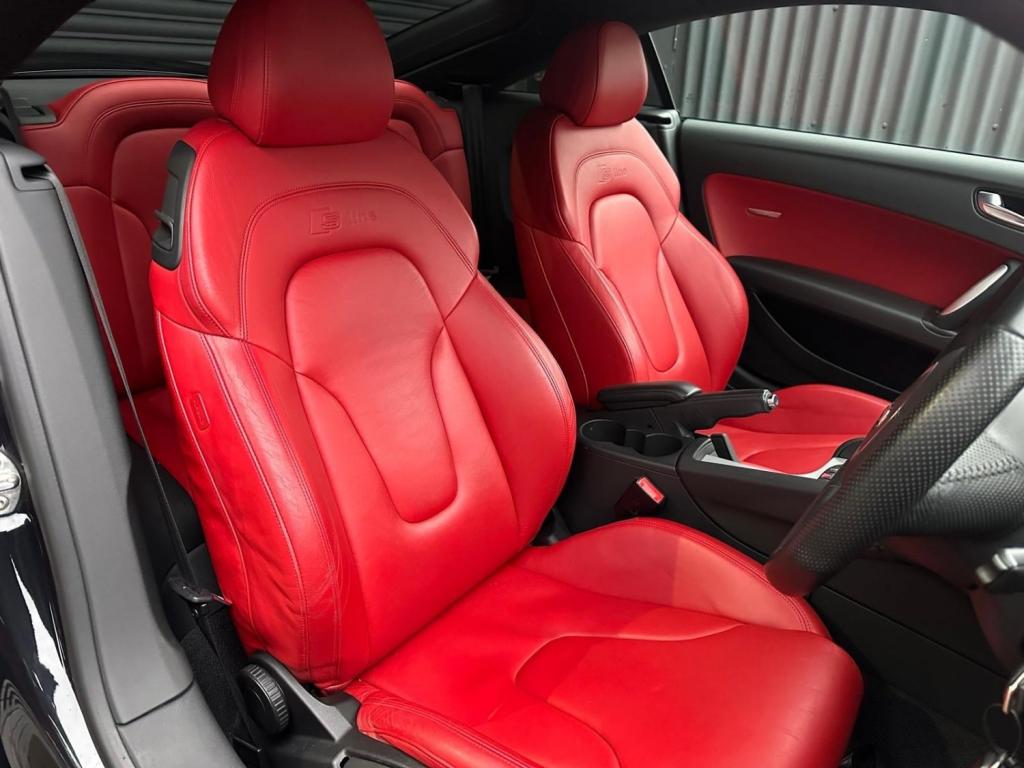 AUDI TT 2.0 TDI Black Edition quattro Euro 5 3dr 2013