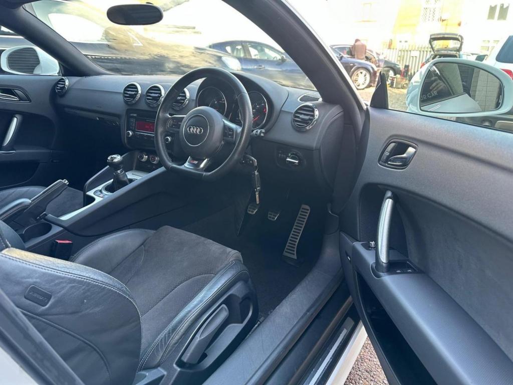 AUDI TT 2.0 TDI Black Edition quattro Euro 5 3dr 2011