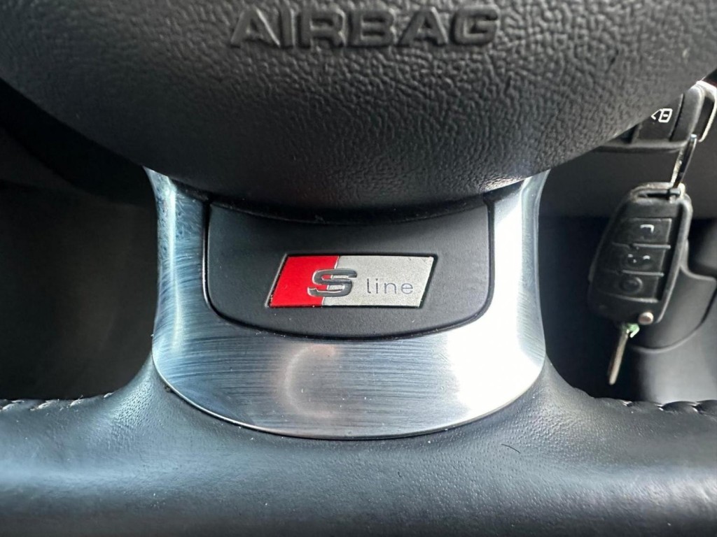 AUDI TT 2.0 TDI Black Edition quattro Euro 5 3dr 2011