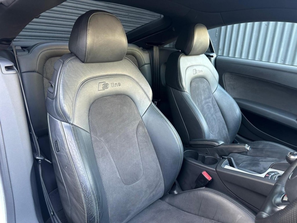 AUDI TT 2.0 TDI Black Edition quattro Euro 5 3dr 2011