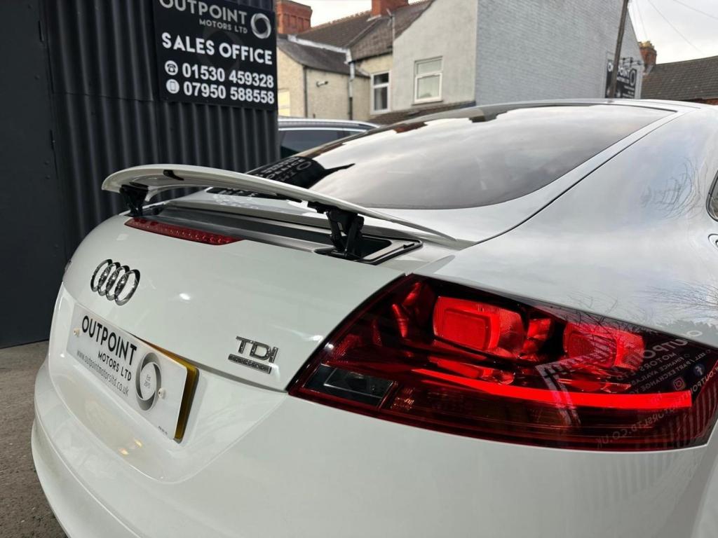 AUDI TT 2.0 TDI Black Edition quattro Euro 5 3dr 2011