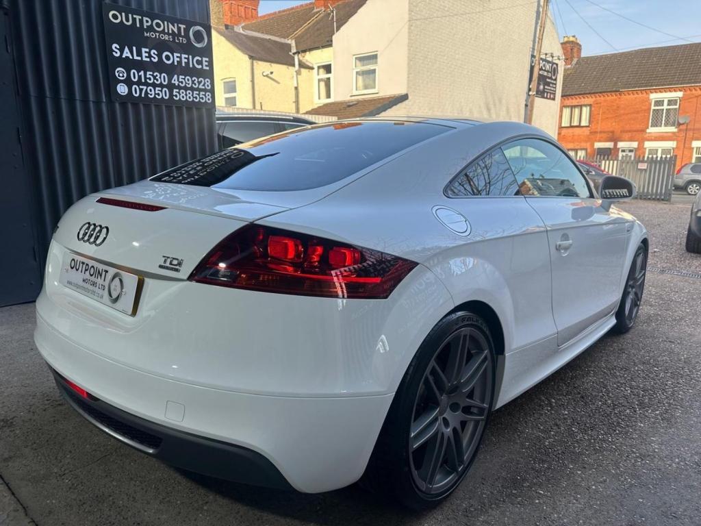 AUDI TT 2.0 TDI Black Edition quattro Euro 5 3dr 2011