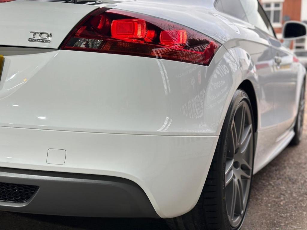 AUDI TT 2.0 TDI Black Edition quattro Euro 5 3dr 2011