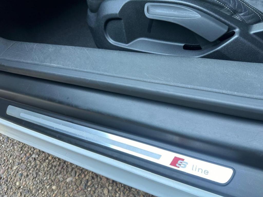 AUDI TT 2.0 TDI Black Edition quattro Euro 5 3dr 2011