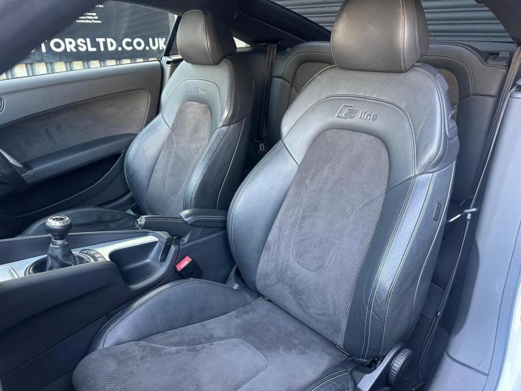 AUDI TT 2.0 TDI Black Edition quattro Euro 5 3dr 2011