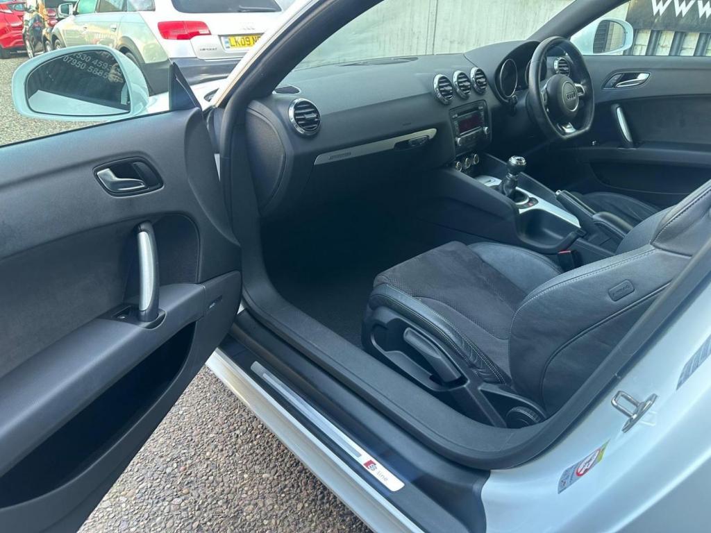 AUDI TT 2.0 TDI Black Edition quattro Euro 5 3dr 2011