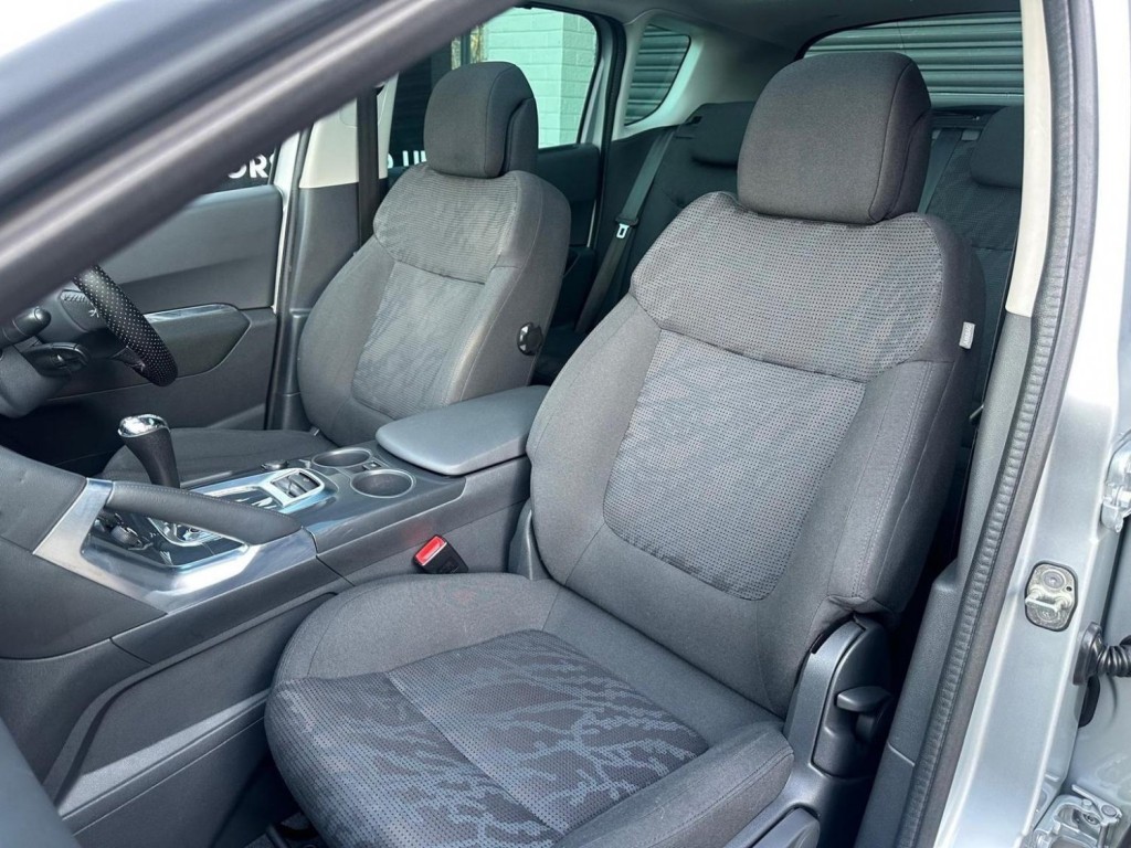 PEUGEOT 3008 2.0 HDi Allure Auto Euro 5 5dr 2012