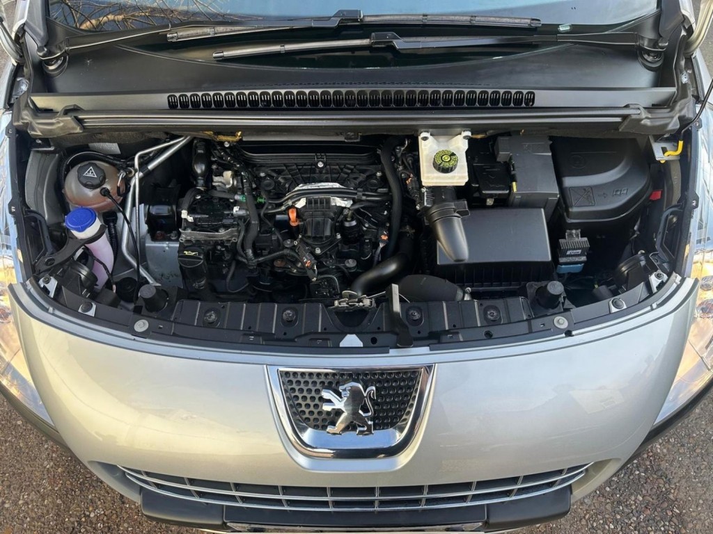 PEUGEOT 3008 2.0 HDi Allure Auto Euro 5 5dr 2012