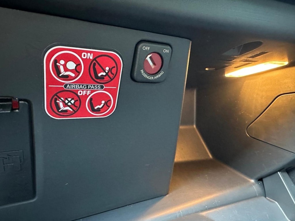 PEUGEOT 3008 2.0 HDi Allure Auto Euro 5 5dr 2012