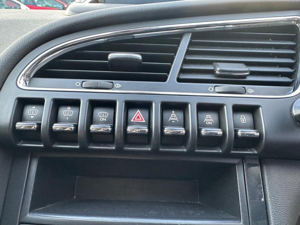 PEUGEOT 3008 2.0 HDi Allure Auto Euro 5 5dr 2012