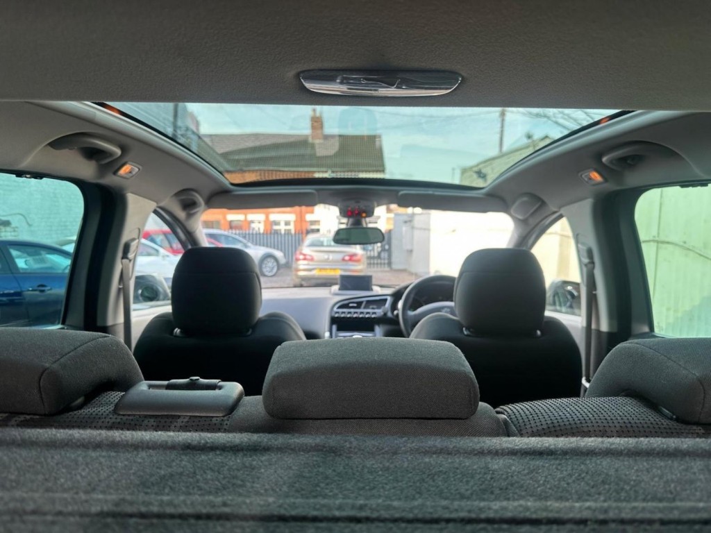 PEUGEOT 3008 2.0 HDi Allure Auto Euro 5 5dr 2012