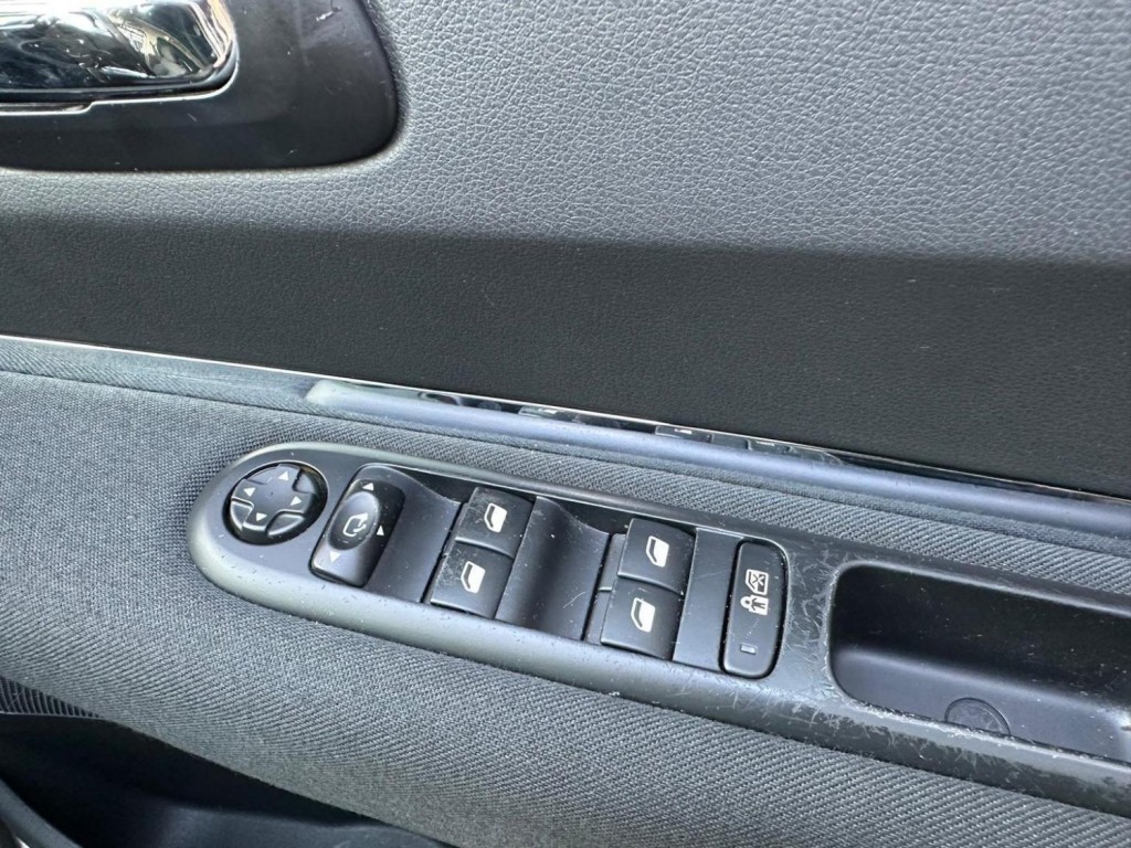 PEUGEOT 3008 2.0 HDi Allure Auto Euro 5 5dr 2012