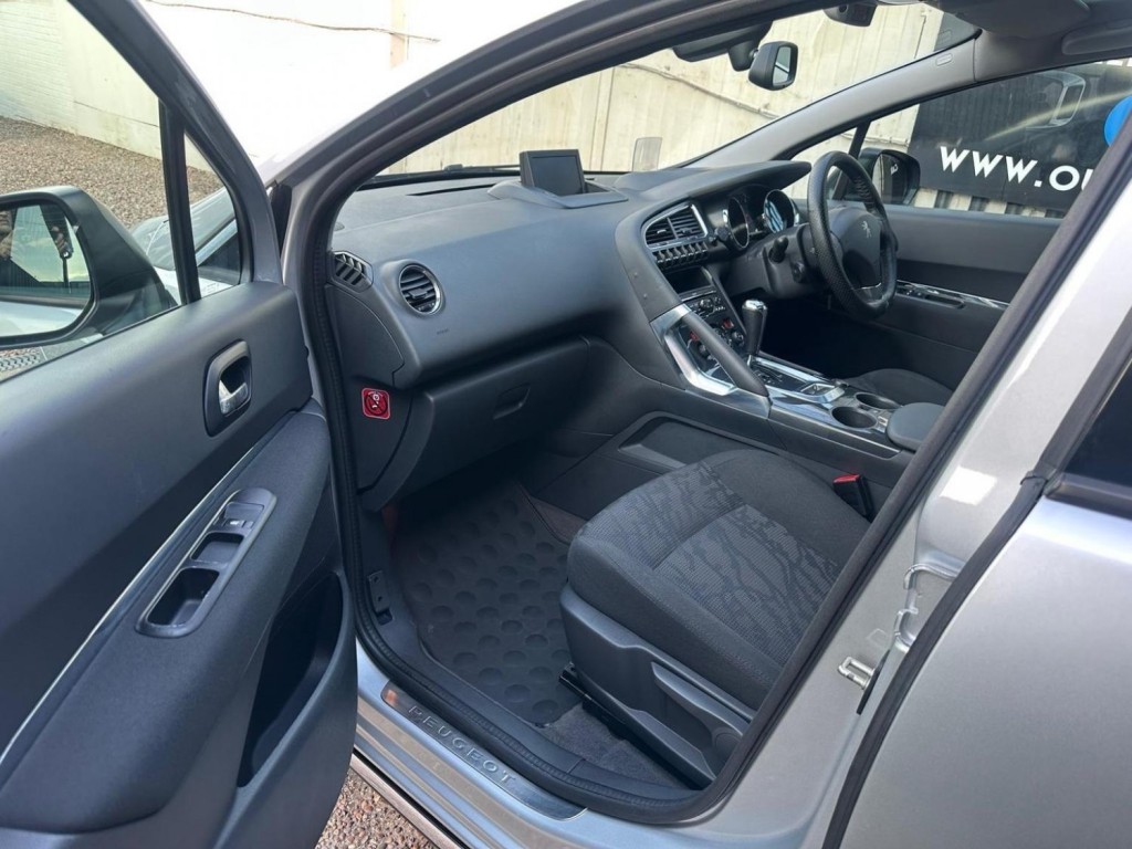 PEUGEOT 3008 2.0 HDi Allure Auto Euro 5 5dr 2012