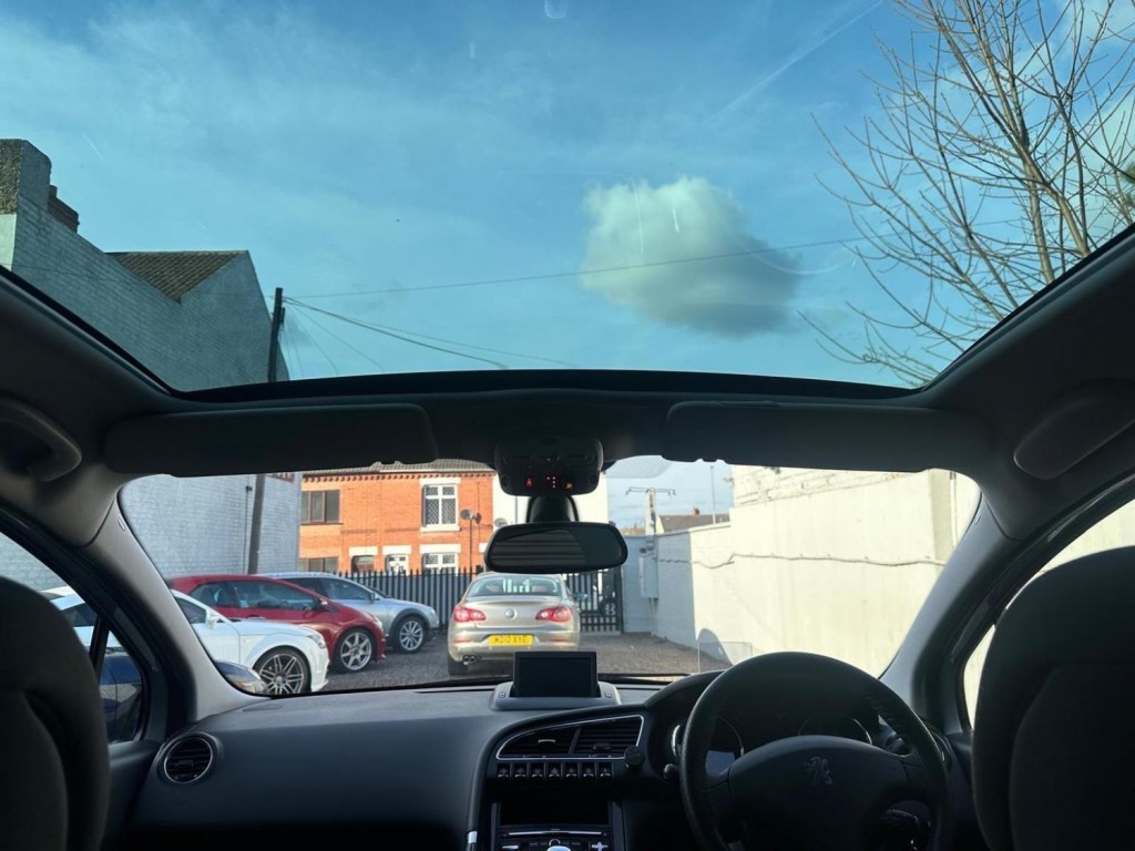 PEUGEOT 3008 2.0 HDi Allure Auto Euro 5 5dr 2012