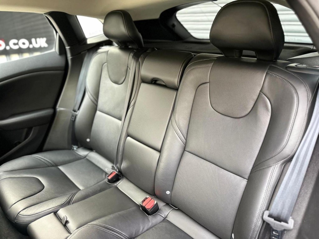 VOLVO V40 2.0 D4 SE Lux Nav Geartronic Euro 6 (s/s) 5dr 2015