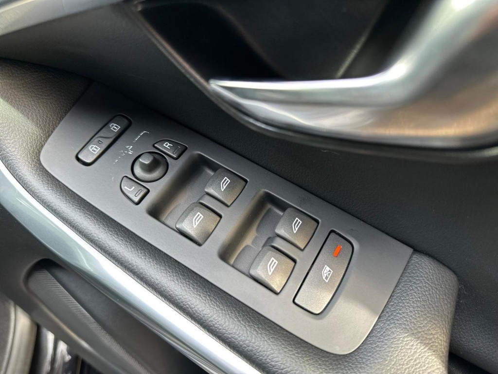 VOLVO V40 2.0 D4 SE Lux Nav Geartronic Euro 6 (s/s) 5dr 2015