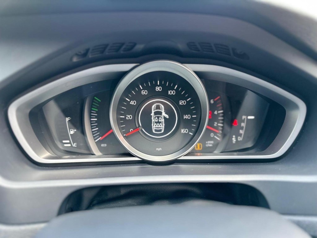 VOLVO V40 2.0 D4 SE Lux Nav Geartronic Euro 6 (s/s) 5dr 2015