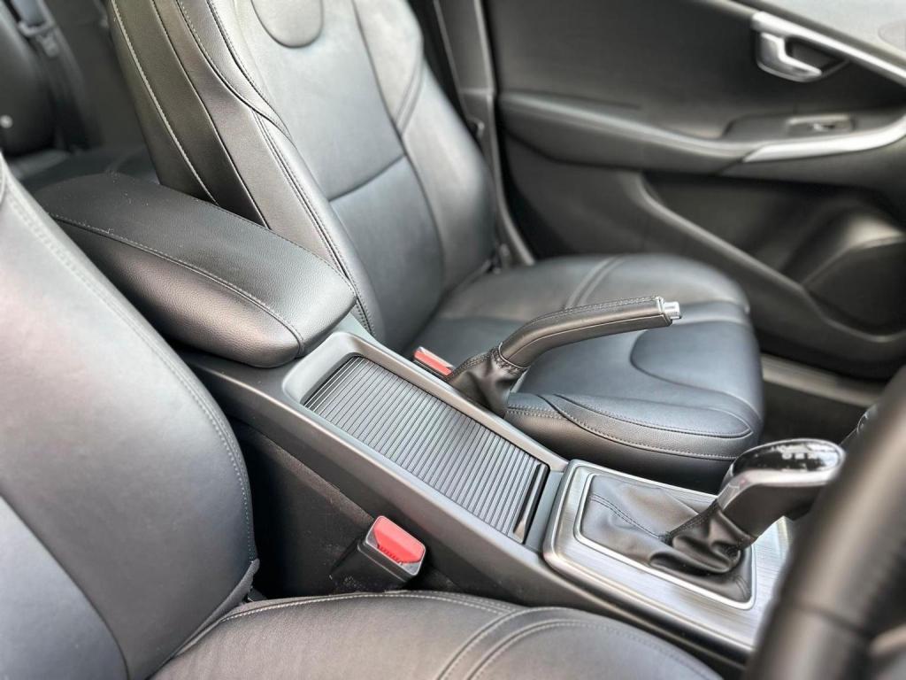 VOLVO V40 2.0 D4 SE Lux Nav Geartronic Euro 6 (s/s) 5dr 2015