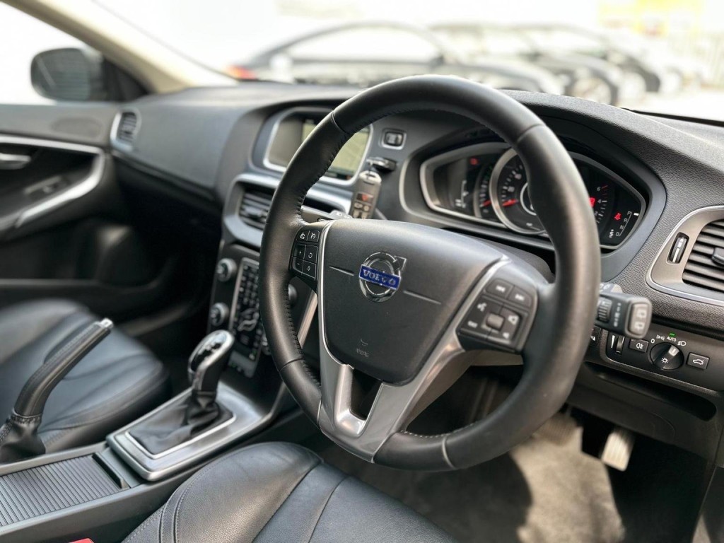 VOLVO V40 2.0 D4 SE Lux Nav Geartronic Euro 6 (s/s) 5dr 2015