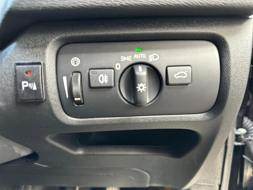 VOLVO V40 2.0 D4 SE Lux Nav Geartronic Euro 6 (s/s) 5dr 2015