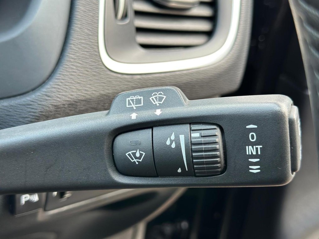 VOLVO V40 2.0 D4 SE Lux Nav Geartronic Euro 6 (s/s) 5dr 2015