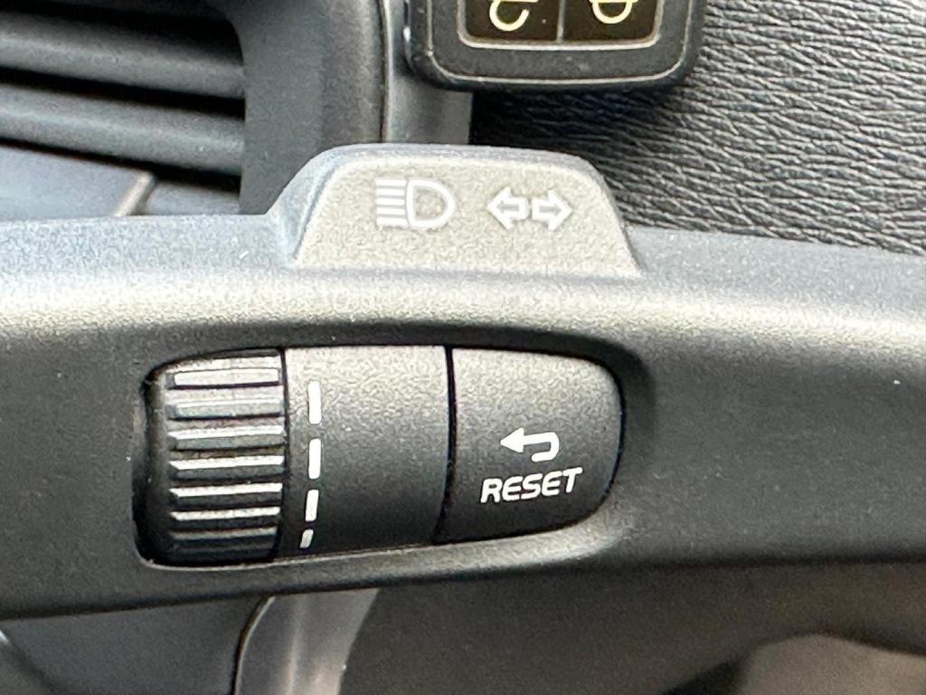 VOLVO V40 2.0 D4 SE Lux Nav Geartronic Euro 6 (s/s) 5dr 2015