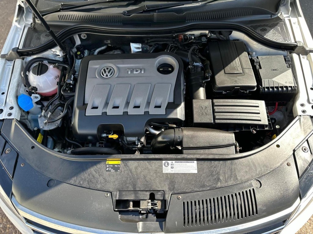 VOLKSWAGEN CC 2.0 TDI BlueMotion Tech R-Line DSG Euro 5 (s/s) 4dr 2014