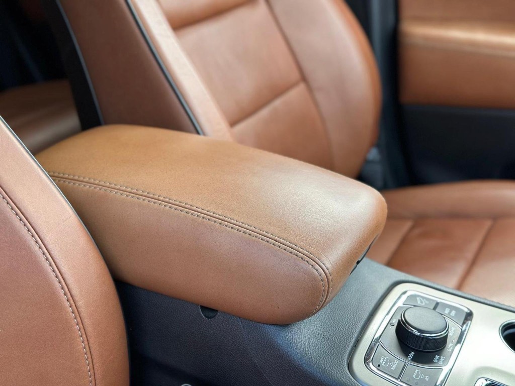 JEEP GRAND CHEROKEE 3.0 V6 CRD Overland Summit Auto 4WD Euro 5 5dr 2012