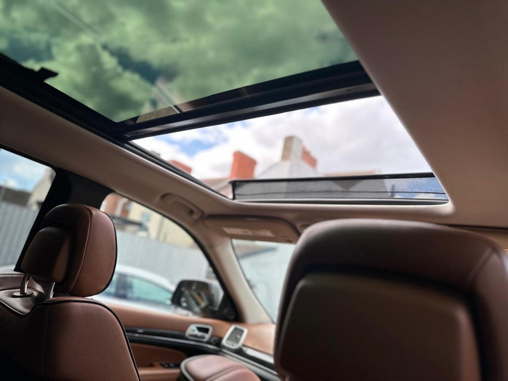 JEEP GRAND CHEROKEE 3.0 V6 CRD Overland Summit Auto 4WD Euro 5 5dr 2012