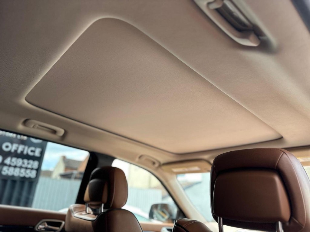 JEEP GRAND CHEROKEE 3.0 V6 CRD Overland Summit Auto 4WD Euro 5 5dr 2012