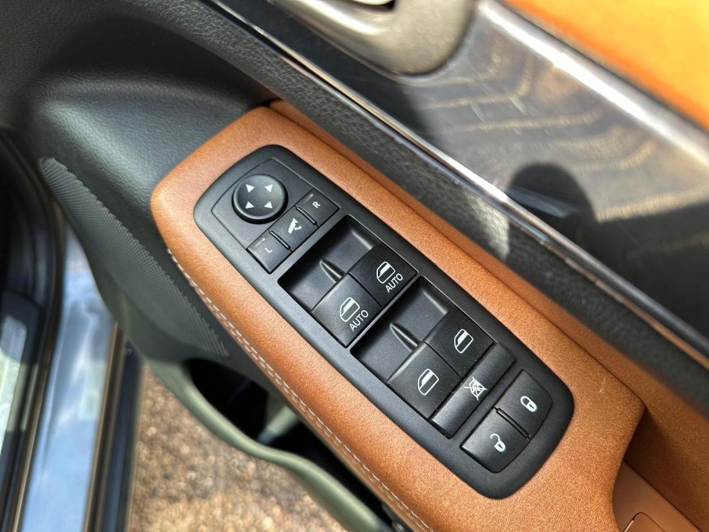 JEEP GRAND CHEROKEE 3.0 V6 CRD Overland Summit Auto 4WD Euro 5 5dr 2012