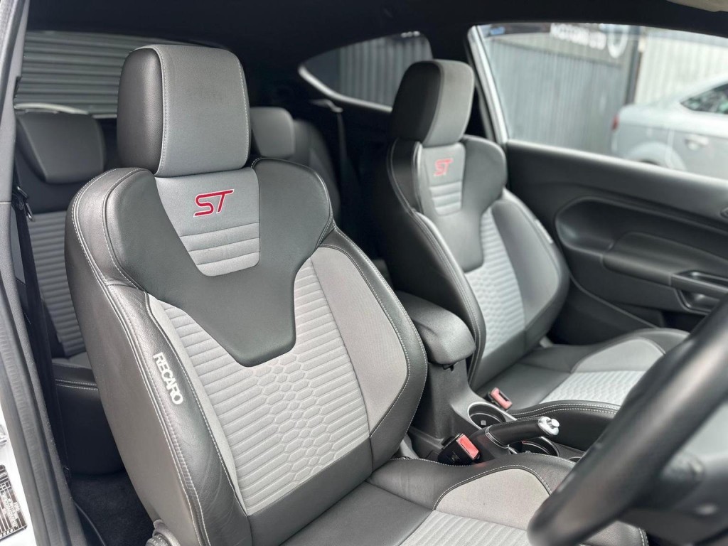 FORD FIESTA 1.6T EcoBoost ST-3 Euro 6 3dr 2017