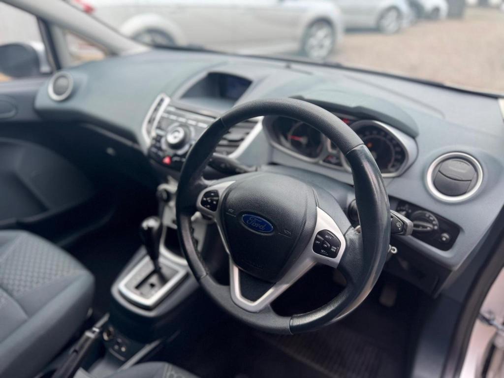 FORD FIESTA 1.4 Titanium 5dr 2011