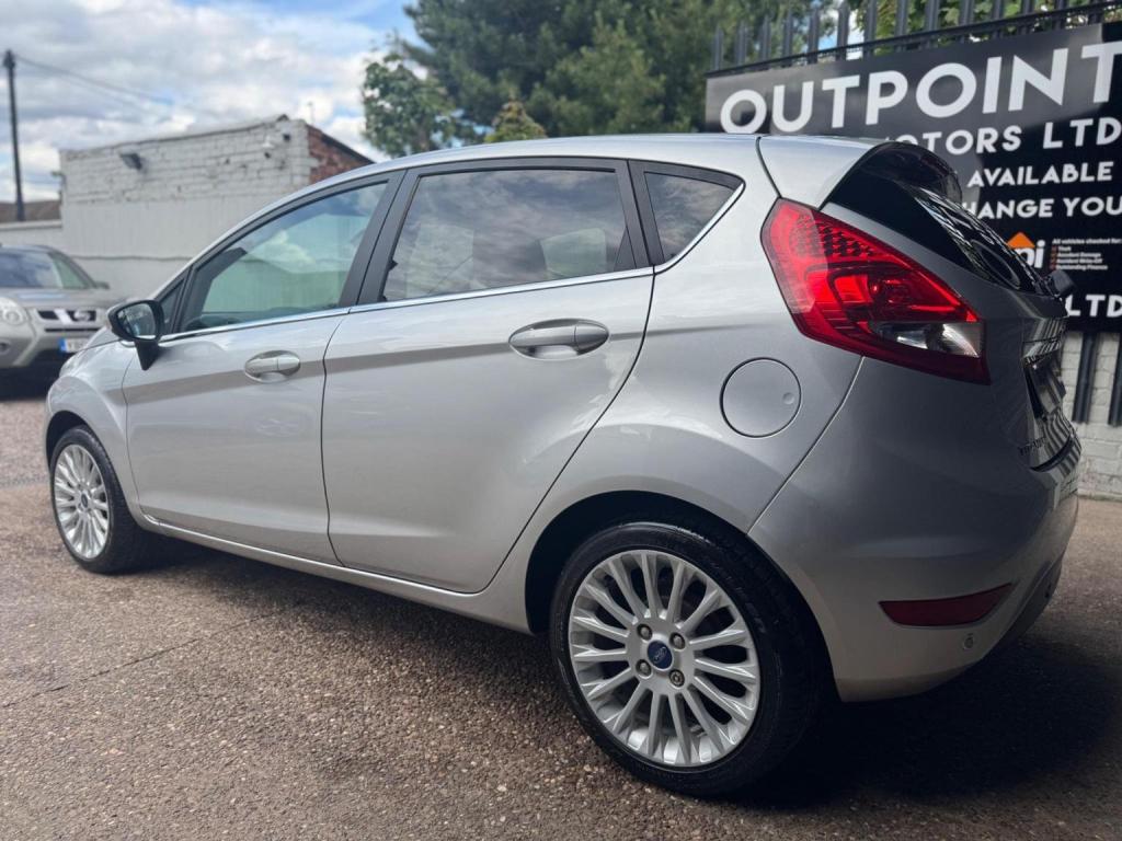 FORD FIESTA 1.4 Titanium 5dr 2011